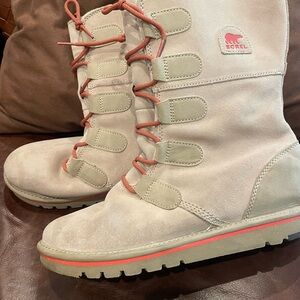 Sorel Women’s Tan Suede Lace-Up Boots Size 7- Great Condition!